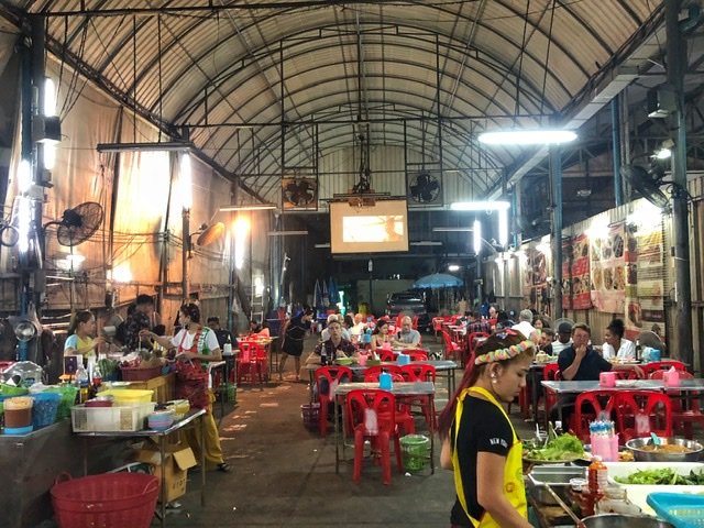 One Week in Bangkok: Lumphini & Sathon Neighborhoods - Explorer Genes